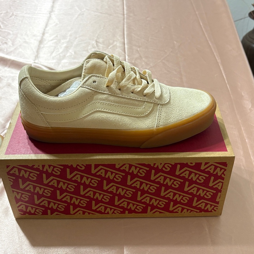 Vans Off-White Sneakers with Brown Sole